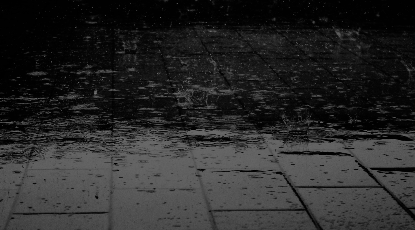 Lluvia sobre pavimento